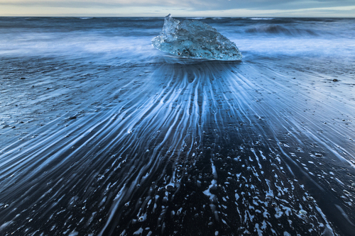 Woda. Istota życia. Zdjęcie zrobiłem w Islandii na tzw. Diamentowej plaży. 