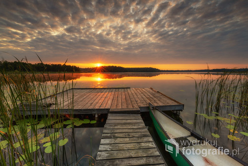 Letni wschód słońca na mazurach
Beautiful summer sunrise over lake