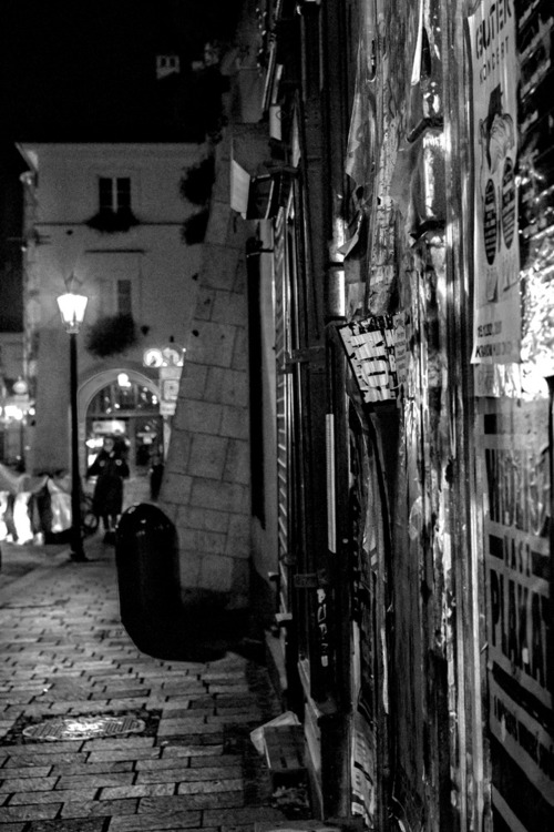 Okolice Małego Rynku w Krakowie. Spokój niedzielnego wieczoru dał się odczuć nawet w Starym Mieście. Zdjęcie nieco przypomina mi klimatem koniec lat 90 ubiegłego wieku.