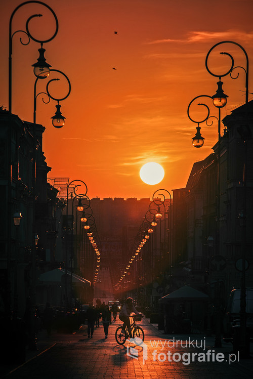 Zdjecie zachodu słońca na kieleckiej ulicy Sienkiewicza