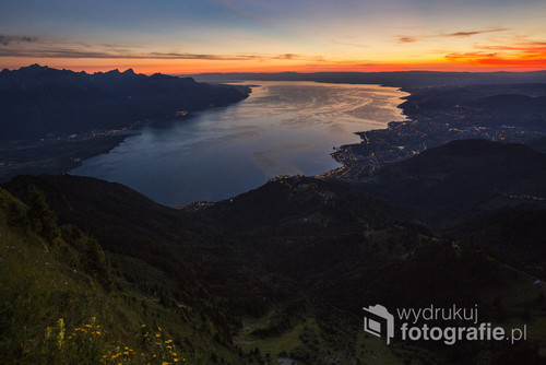 Sierpniowy zachód słońca nad jeziorem Genewskim, widziany w Rochers de Naye.