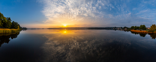 Wschód słońca nad jeziorem Chodzieskim.