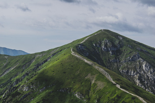 Widok na Kopę Kondracką w Tatrach Zachodnich widzianą z Giewontu