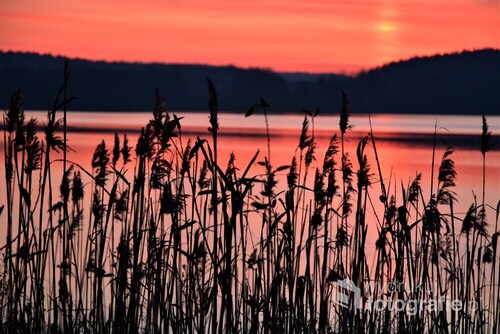 Zachód słońca nad jednym z warmińskich jezior.
