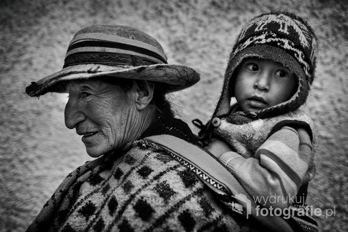 Fotografia wykonana w Peru podczas festiwalu koki. Finałowa fotografia wyróżniona przez Redux Pictures (New York) w ramach CPS Portrait Category (Canon Professional Network). 