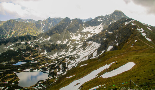 Zdjęcie zrobione podczas jednej z pieszych wędrówek po Tatrach . Zdjęcie obejmuje piękno Polskich tatr 