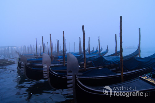 Świt w Wenecji w czasie lutowej mgły.
