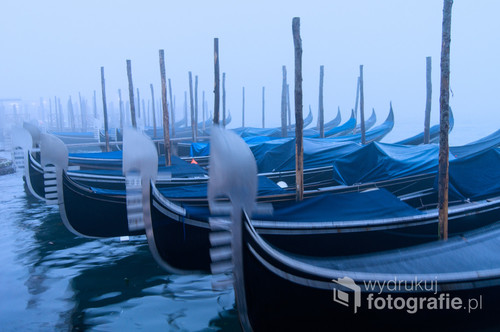 SONY DSCŚwit w Wenecji w czasie lutowej mgły.