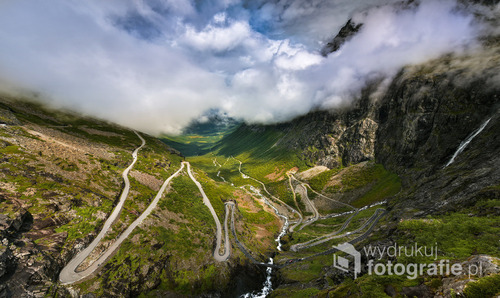 Norwegia, jedno z najbardziej odwiedzanych miejsc w Norwegi Trollstigen, czyli droga troli, lato 2016