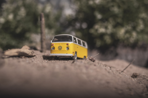 Autorska diorama DIY z modelem VW Transporter T2