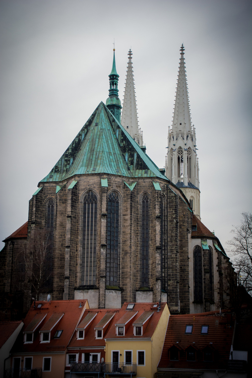 Fotografia przedstawia kościół nad Nysa obok Zgorzelca. 