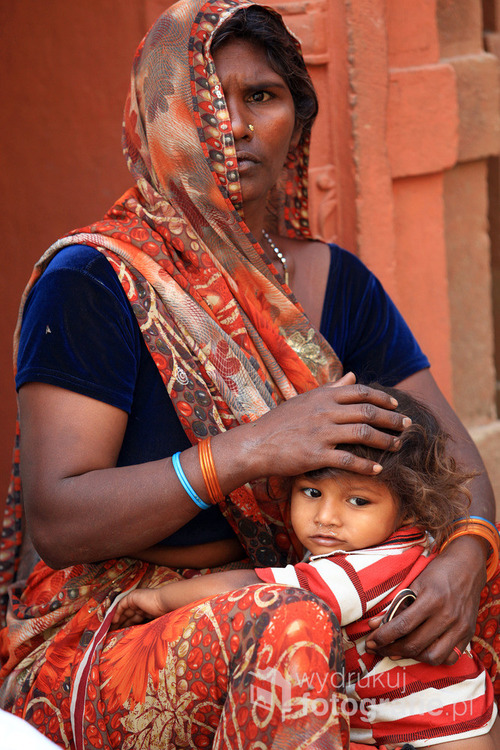 Hinduska kobieta z dzieckiem