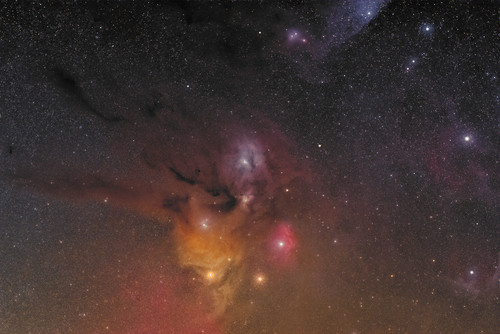 Ta astrofotografia została wykonana w Bieszczadach podczas niezwykle ciemnej, bezksiężycowej nocy. Przedstawia słynne Rho Ophiuchi znane jako najbardziej barwny rejon nocnego nieba.

Obiektyw Sigma A 105/1.4 wraz z aparatem modyfikowanym pod astrofotografię.