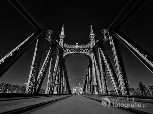 Most w Budapeszcie. Zdjęcie w podczerwieni. Lipiec 2016.