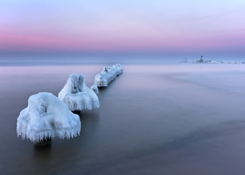 Zima nad Bałtykiem, zdjęcie zrobione w ekstremalnych warunkach, tego dnia temperatura oscylowała w okolicach -20 st. C.
