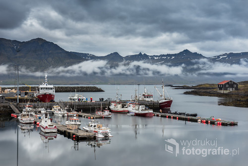 Djúpivogur – niewielka miejscowość na wschodnim wybrzeżu Islandii, jeden z ważniejszych w tym regionie port rybacki