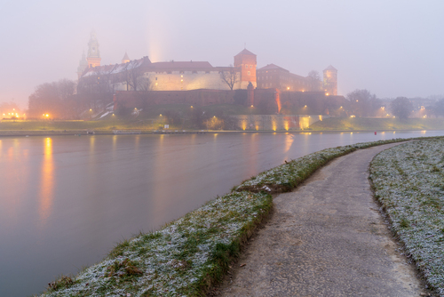 Zdjęcie powstało podczas pleneru w Krakowie nad Wisłą z widokiem na Wawel w mglisty mroźny poranek.