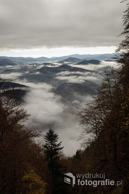 Mgły unoszące się nad Pieninami jak jesienna kołdra