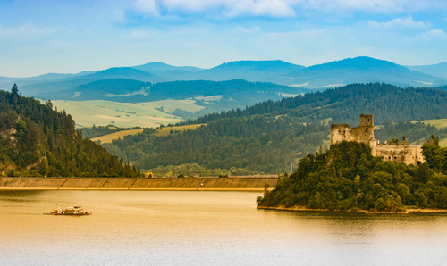 Jezioro Czorsztyńskie i zamek Dunajec zdjęcie wykonane z zamku w Niedzicy
