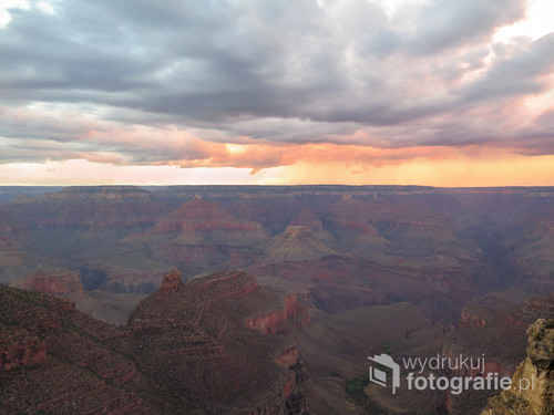 Grand Canyon zachód Słońca po burzy, sierpień 2018