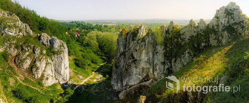 Panorama wykonana stojąc na cyplu skalnym, z którego rozciąga się najlepszy widok na całą Bramę Bolechowicką.
Wykonane tuż po zabiegach wykaszania zarośli zorganizowanych przez RDOŚ w Krakowie.
Zdjęcie spoza szlaku. Wykonane za zgodą RDOŚ.
