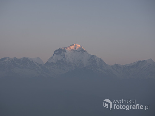 Dhaulagiri - Biała Góra. Jeden z piękniejszych szczytów jaki podziwiałam podczas trekingu do bazy pod Annapurną. Na zdjęciu Dhaulagiri tuż po wschodzie słońca widziana ze wzgórza Poon Hill. 