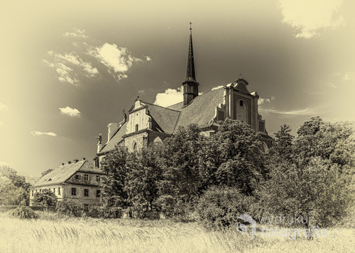 Kościół Wniebowzięcia NMP i św. Jakuba Starszego w dawnym opactwie cysterskim w Kamieńcu Ząbkowickim (wersja retro)