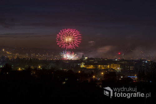 Pokaz fajerwerków w Nowy Rok 2020 i widok na Cieszyn