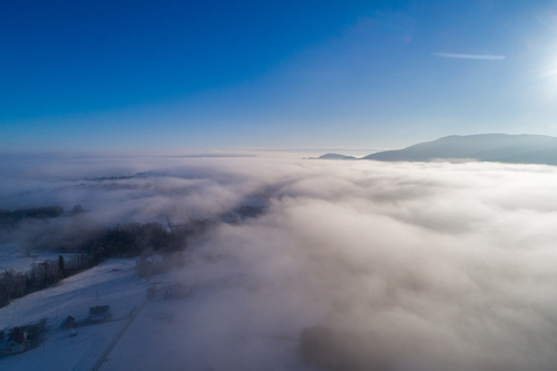 Poranna mgła w Beskidzie Niskim, zimowy poranek