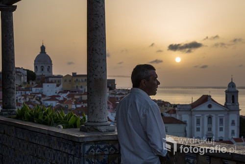 Zdjęcie powstało po wschodzie słońca w Lizbonie. Zachwycił mnie ten zamyślony Portugalczyk.