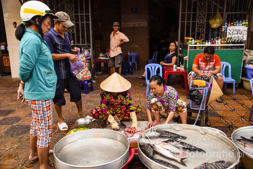 Stoisko z rybami na targu w Ho Chi Minh. Wietnam, 2016
