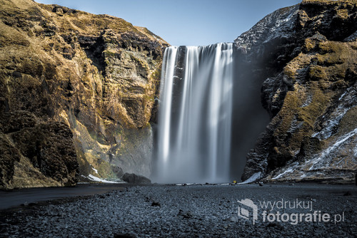 Jeden z bardziej znanych wodospadów na Islandii robiący ogromne wrażenie na żywo.