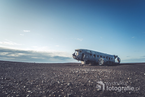 Jedno z bardziej popularnych miejsc odwiedzanych przez turystów. Wrak samolotu który rozbił się w roku 1973 w rejonie Solheimasandur na południu Islandii w pobliżu miejscowości Vik