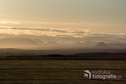 Południe Islandii w pobliżu wodosspadu Seljalandsfoss na drodze nr 1
