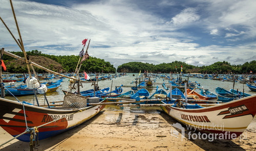 Plaża w okolicach Pacitan, port rybacki.
Jawa, Indonezja 2016. 