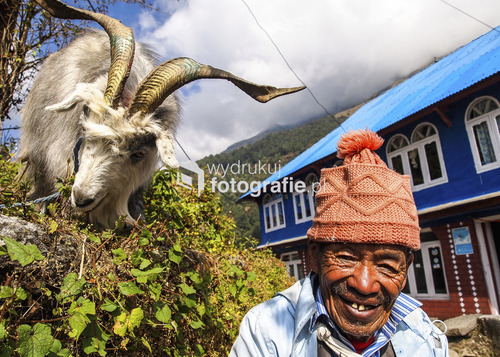 Bohater drugiego planu, czyli kozioł z parciem na szkło, Nepal