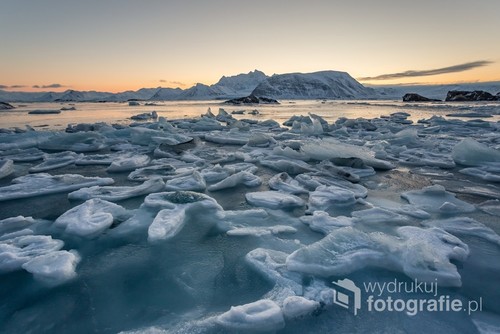 Arktyka, polarny krajobraz zimowego Spitsbergenu