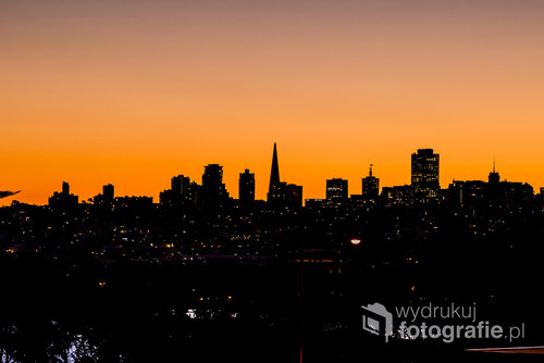 Zdjęcie zostało wykonane o wschodzie słońca z mostu Golden Gate Bridge w grudniu 2015 roku, podczas wyprawy autem przez USA. 