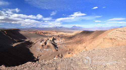 Dolina Śmierci jest położona w paśmie górskim na pustyni Atakama w Czile. Obszar ten oferuje nie tylko widoki jak na Marsie ale i warunki tu panujące są równeż marsjańskie. Dlatego też NASA przeprowadza tu próby i eksperymenty.