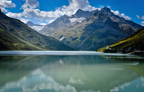Jezioro Silvretta – sztuczny zbiornik wodny utworzony w masywie Silvretta. Przepiękne miejsce w Austrii pośród Alp