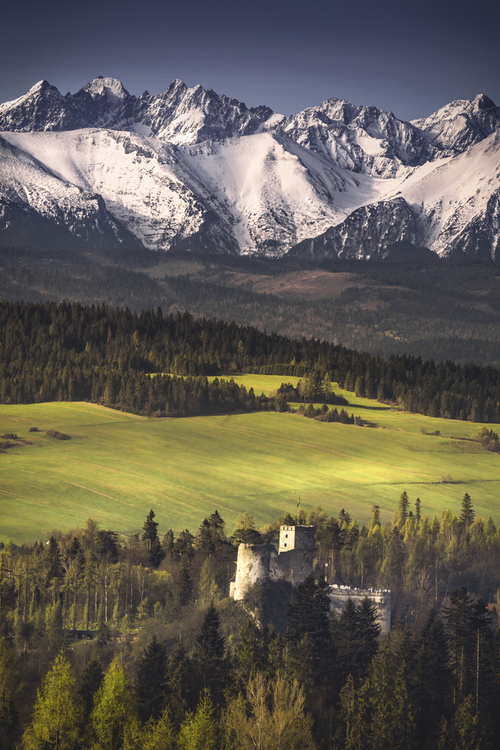 Wiosna w Pieninach to najpiękniejsza pora roku kiedy wszystko się zieleni a śniegi w Tatrach jeszcze nie stopniały, nadaje to niesamowitego kontrastu