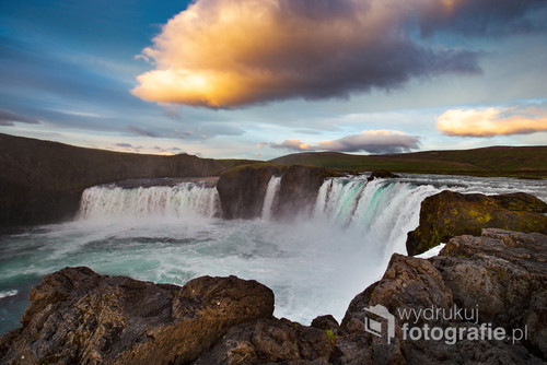 Wodospad Godafoss na Islandii