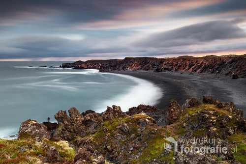 Czarna plaża Djúpalónssandur. Islandia 