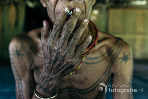 Plemię Mentawai zamieszkuję wyspę Siberut niedaleko Sumatry w Indonezji.  