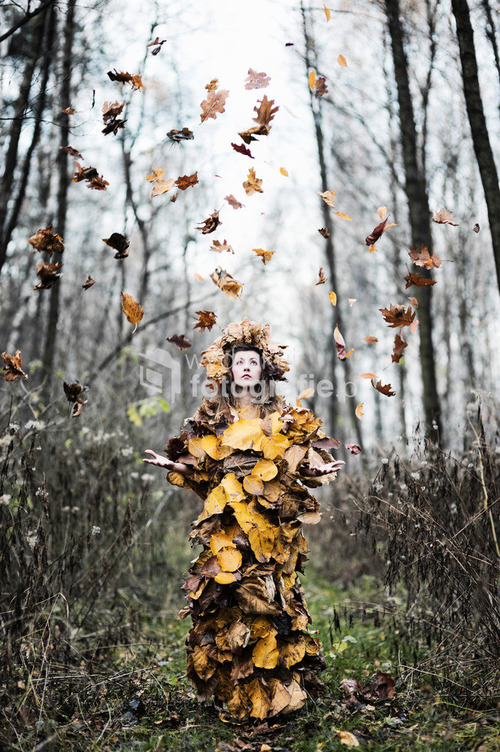 Ostatnie tchnienie jesieni.
Panna jesień: Magdalena Bagińska.
Suknia przygotowana wspólnie z Magdą.