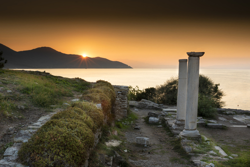 Zachód słońca na greckiej wyspie Thassos.