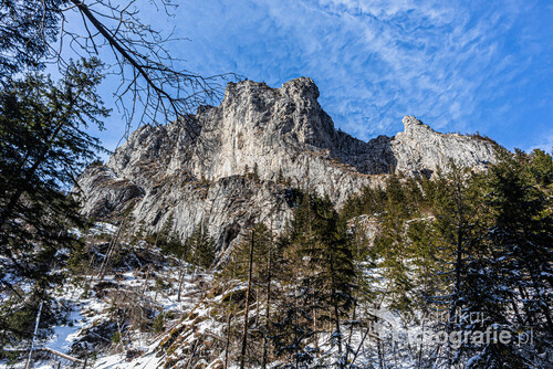Zdjęcie gór z Doliny Kościeliskiej w Tatrach.