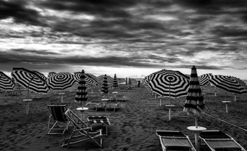 Italia, Lido di Jesolo. 2019
Czarno - białe zdjęcie plaży. 