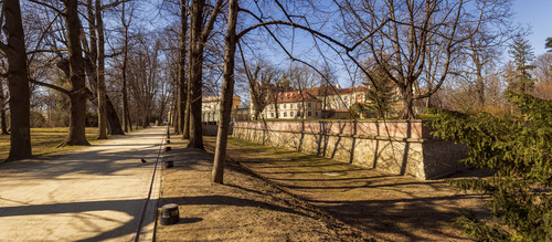 Zamek w Łańcucie, woj. podkarpackie, w parku. Zdjęcie powstało z połącznia kilku zdjęć w panoramę.