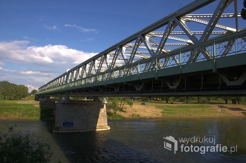 Zdjęcie wykonane podczas drogi na Ukrainę. Gdzieś po drodze mijaliśmy ładny most, który chciałam sfotografować i udało się zrobić kilka zdjęć. Gdzieś w okolicach Bieszczad